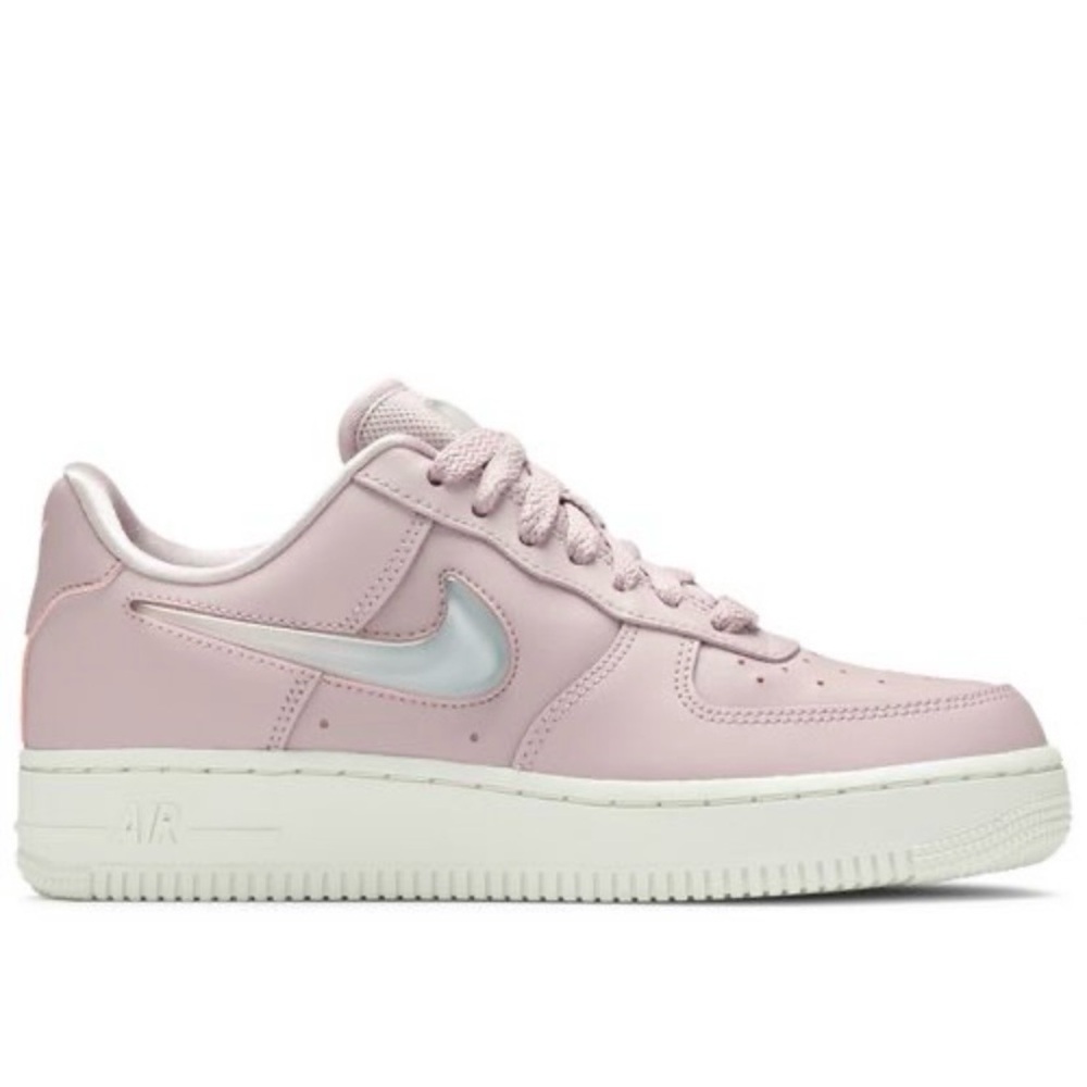 Nike Air Force 1 SE premium jelly puff leather low sneakers. 🩷